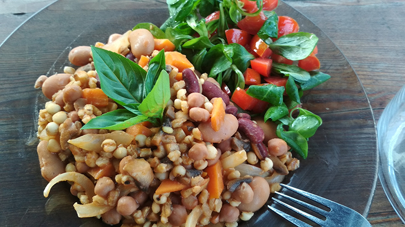 Rychlý fazolový salát se slzovkou